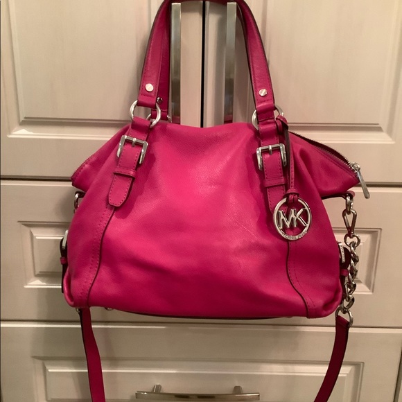 Michael Kors Handbags - Stunning MK Fuchsia Purse